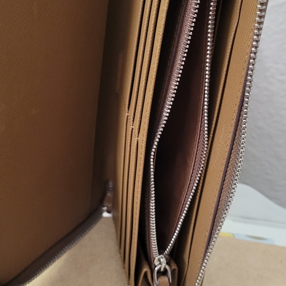 Prada LONG wallet/ check book - Picture 10 of 10